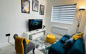 Cozy Haven Your Perfect 1Bed Le2